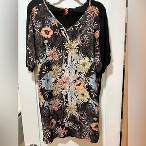 Eight Sixty Flowered/Black T Shirt Dress size XL